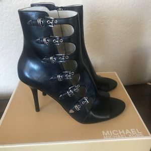 NIB Michael Kors black Cassie Bootie boots 10